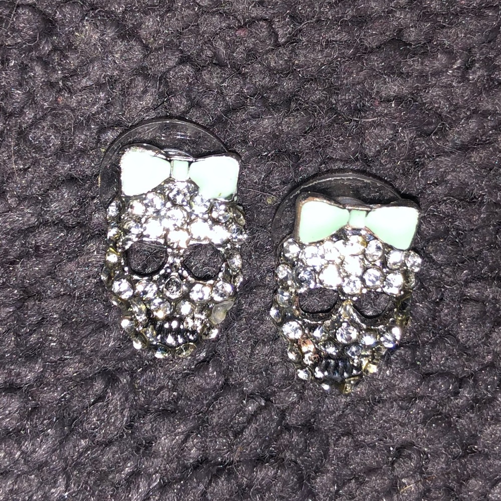 Jewelry: Faux Diamond Skull Stud Earrings